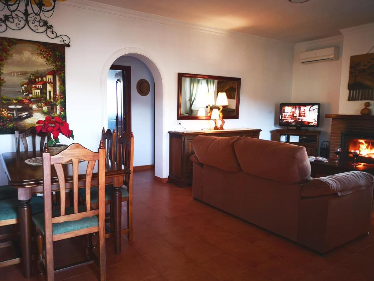 Finca Pil - Casa Rural Con Piscina Guest House Riogordo Exterior photo
